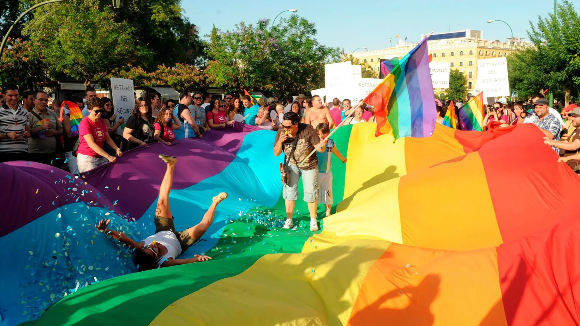 La bandera del arcoíris, durante la fiesta del Orgullo en Madrid