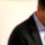 El líder del PSOE, Pedro Sánchez, cabizbajo en una comparecencia pública en Ferraz