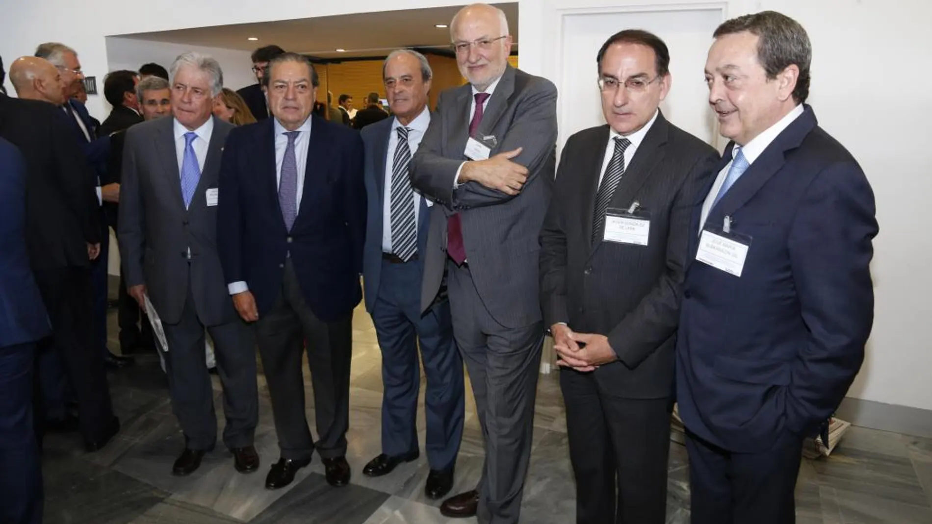 Vicente Boluda y Juan Roig ayer en Almería con el presidente de los empresarios andaluces y el líder de los empresarios murcianos