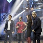 Los presentadores de Ninja Warrior junto con el ganador, Sergio Verdasco