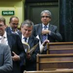 El portavoz de Democracia i Llibertat en el Congreso de los Diputados, Francesc Homs a su salida del hemiciclo tras el pleno