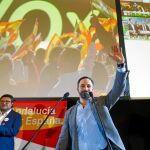 Santiago Abascal, junto al candidato andaluz Francisco Serrano, celebra sus buenos resultados, ayer en Sevilla
