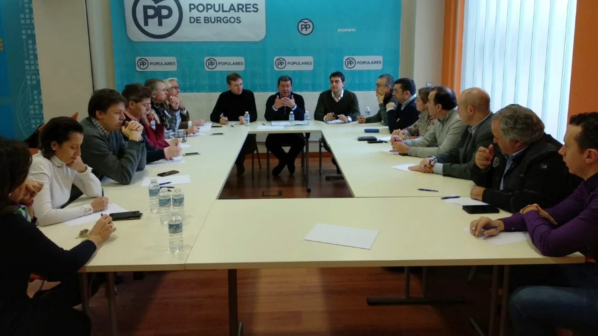 El alcalde de Burgos, Javier Lacalle, y el presidente de la Diputación, César Rico, dirigen la reunión del Comité Electoral en la provincia