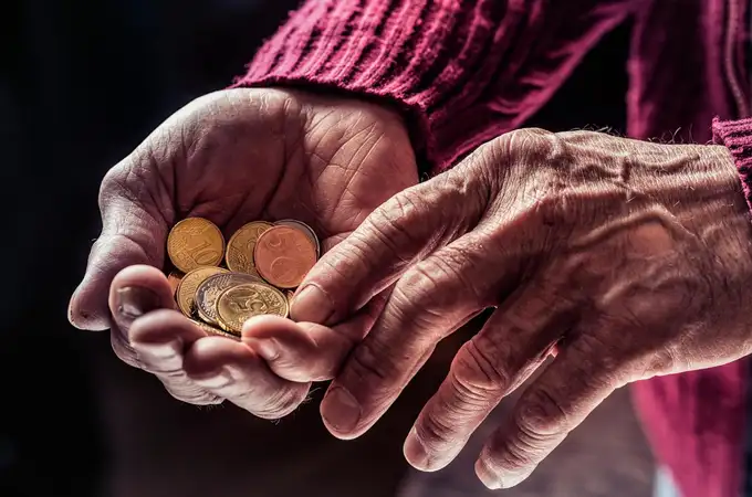 Así quedan las pensiones mínimas contributivas en 2024: 1.033 euros al mes para la jubilación con cónyuge a cargo, 67 euros más