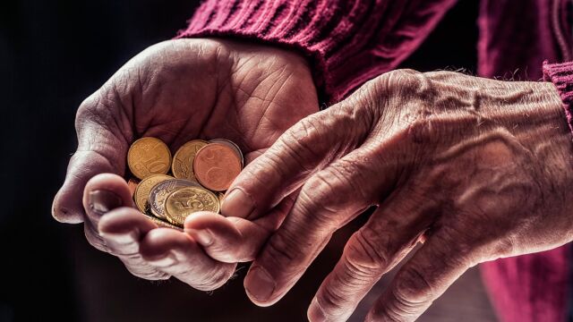 La OCDE quiere que solo los jubilados cobren pensión de viudedad