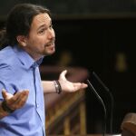 Pablo Iglesias, durante su intervención en la segunda sesión del debate de investidura del candidaato del PP, Mariano Rajoy.