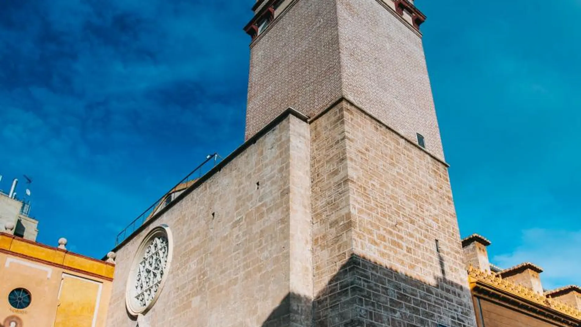 Imagen del campanario de la iglesia de San Nicolás, en el barrio del Carmen