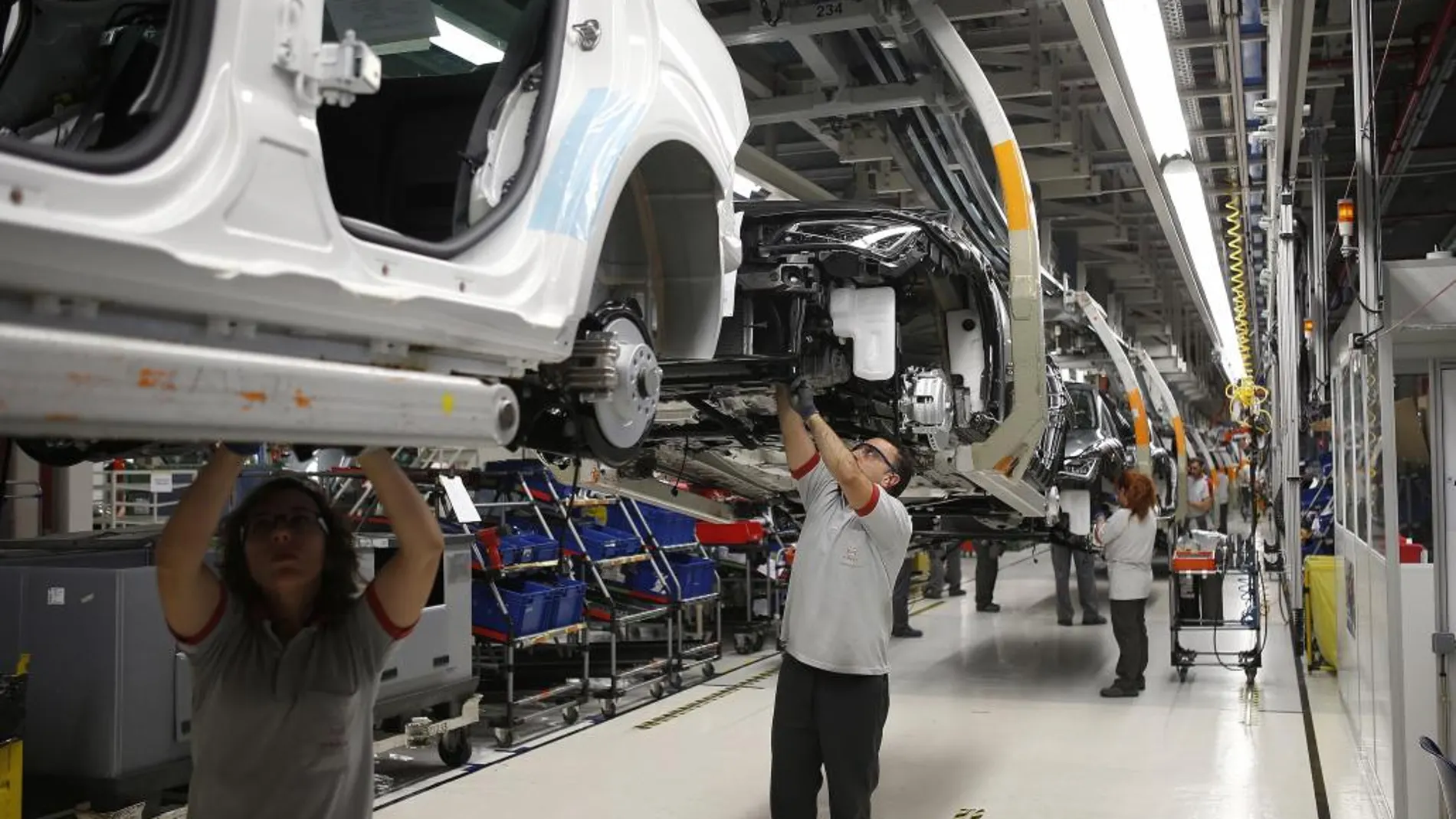 La producción industrial sube un 5,7% en noviembre