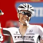 Jasper Stuyven celebra su victoria en la octava etapa de la Vuelta Ciclista a España.