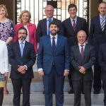 Foto de familia del nuevo Consejo de Gobierno designado por el presidente Fernando López Miras