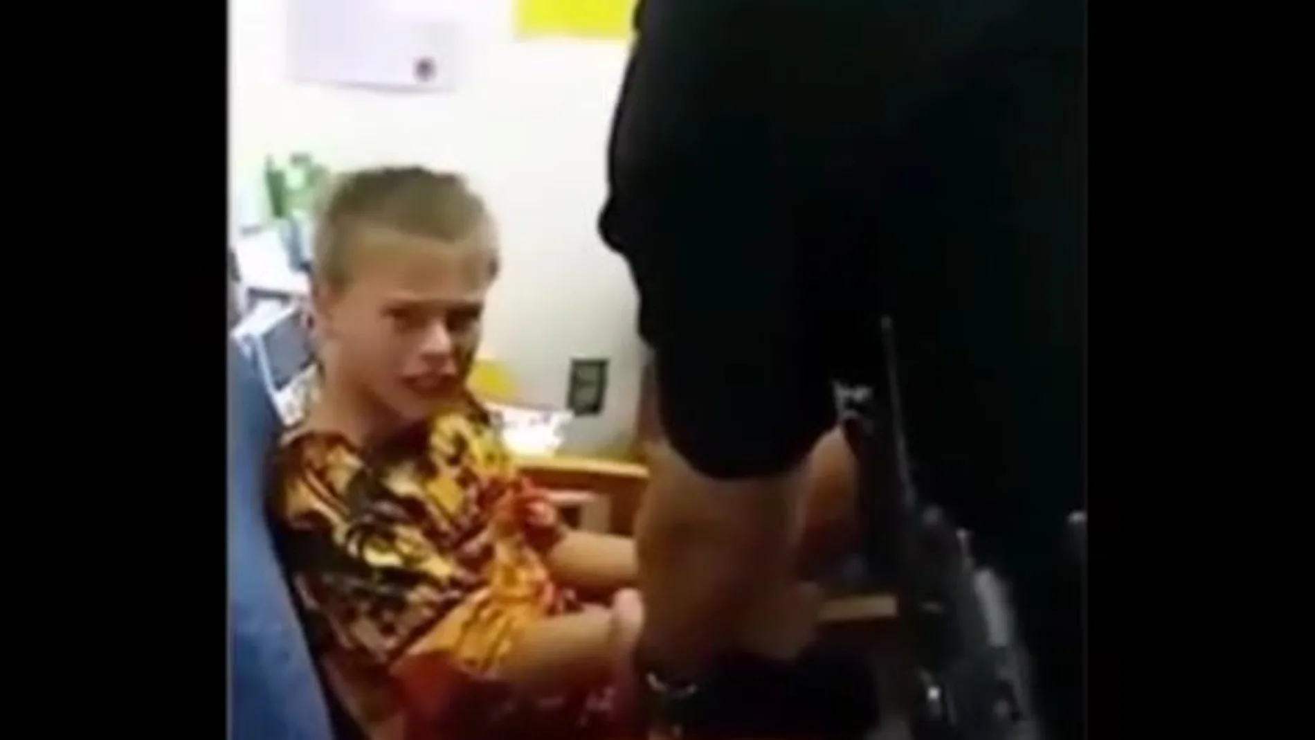 Detienen un niño autista de 10 años en un colegio de Florida