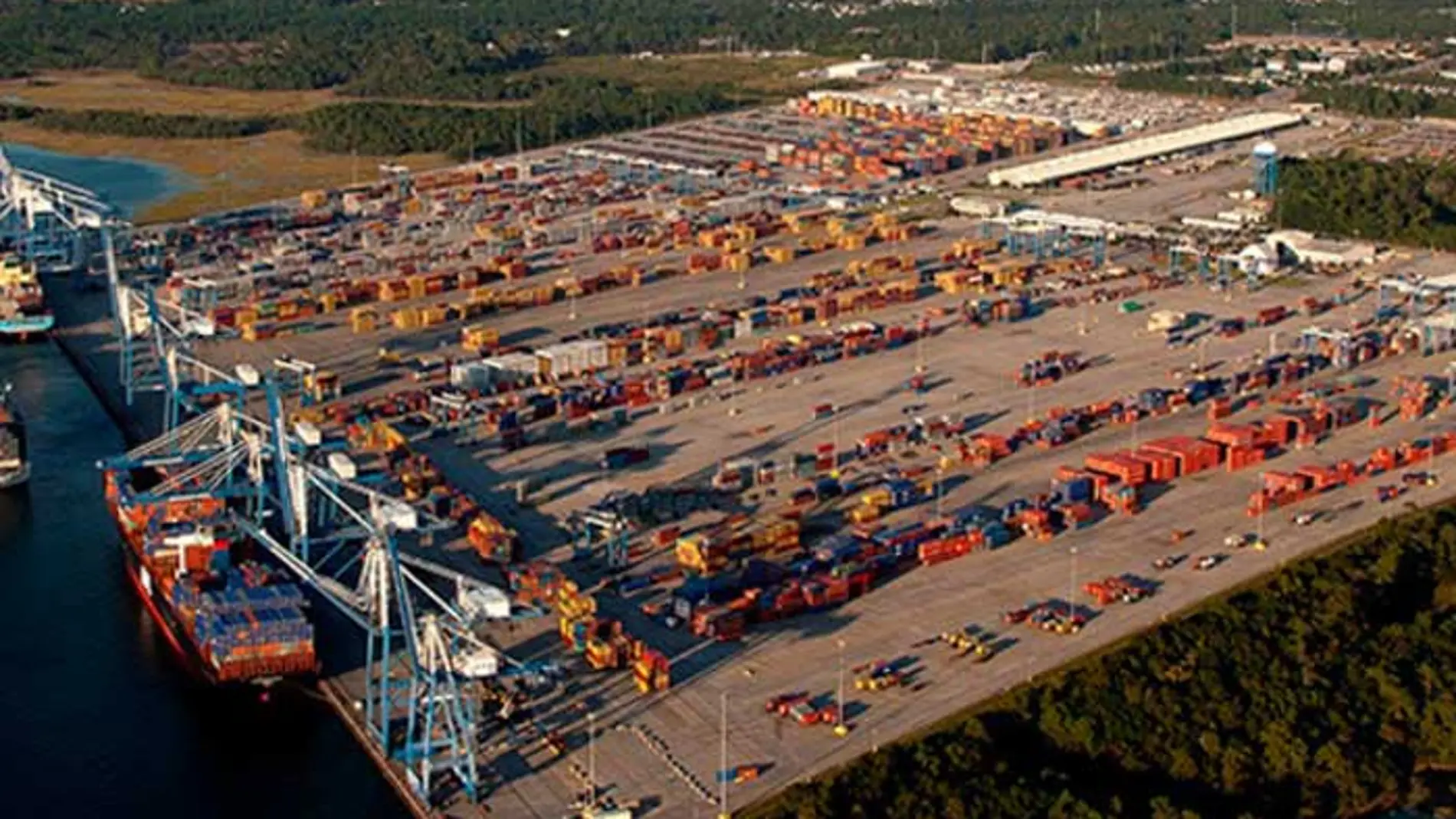 Una de las terminales del puerto de Charleston (Carolina del Sur, EEUU) fue evacuada en la noche del miércoles