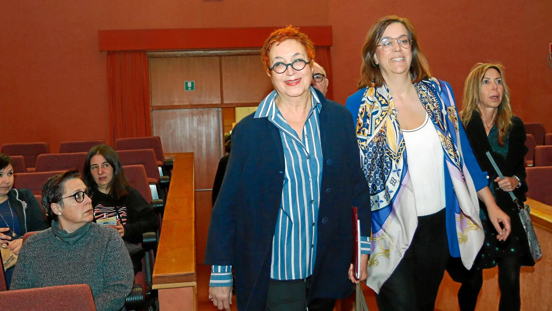 La presidenta de la Diputación, Ángeles Armisén y la directora- coordinadora del I Foro Ibérico, Margarita Torrione