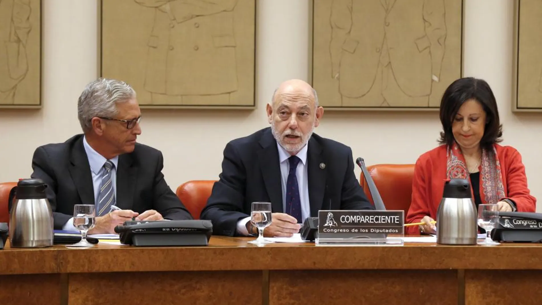 José Manuel Maza junto a la presidenta de la comisión de Justicia del Congreso, Margarita Robles y el vicepresidente primero Pablo Matos