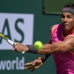 Rafa Nadal durante su partido en Indian Wells ante el argentino Schwartzman / Ap