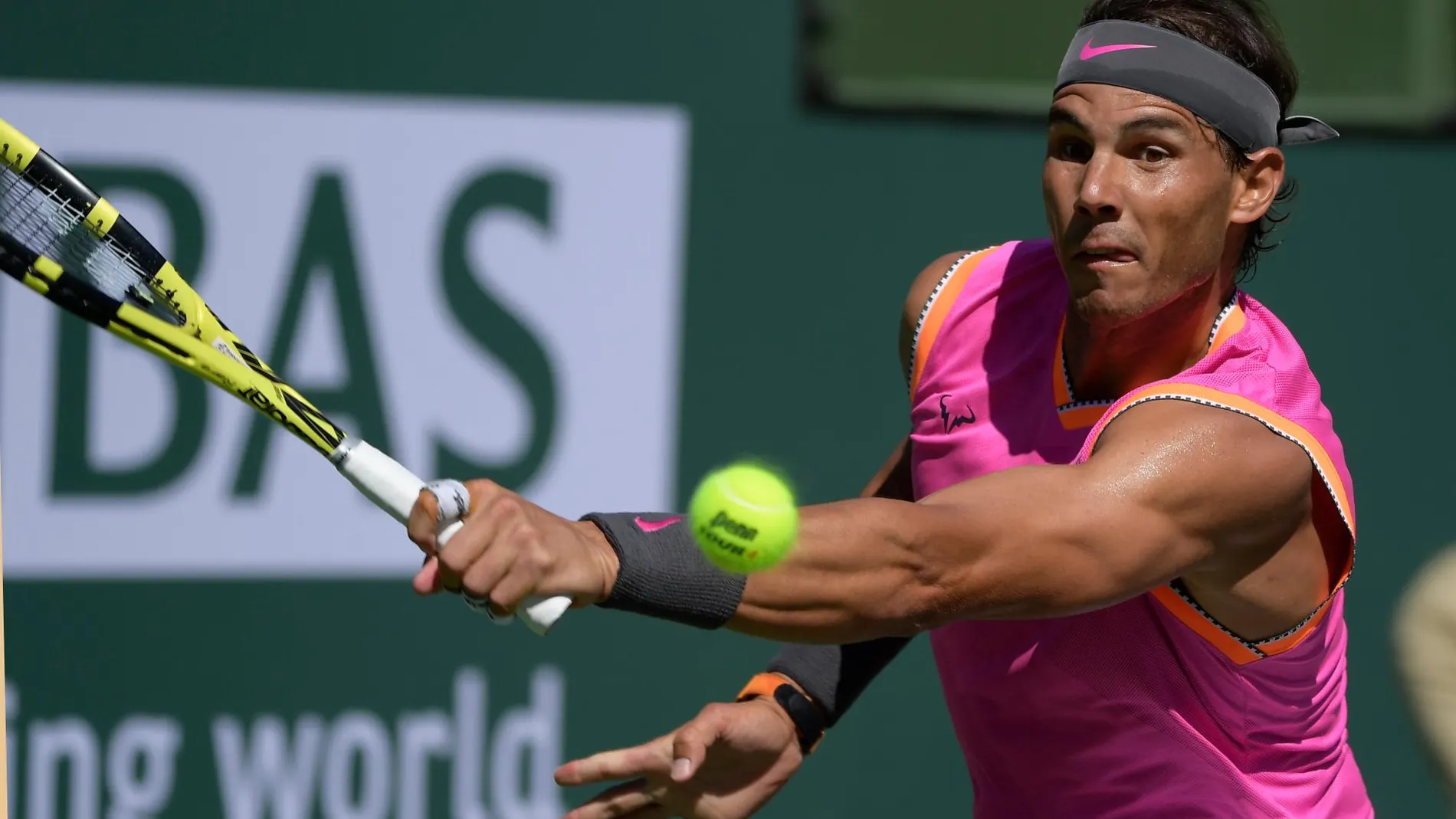 Rafa Nadal durante su partido en Indian Wells ante el argentino Schwartzman / Ap