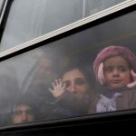 Familias sirias en un autobús con destino a Alemania