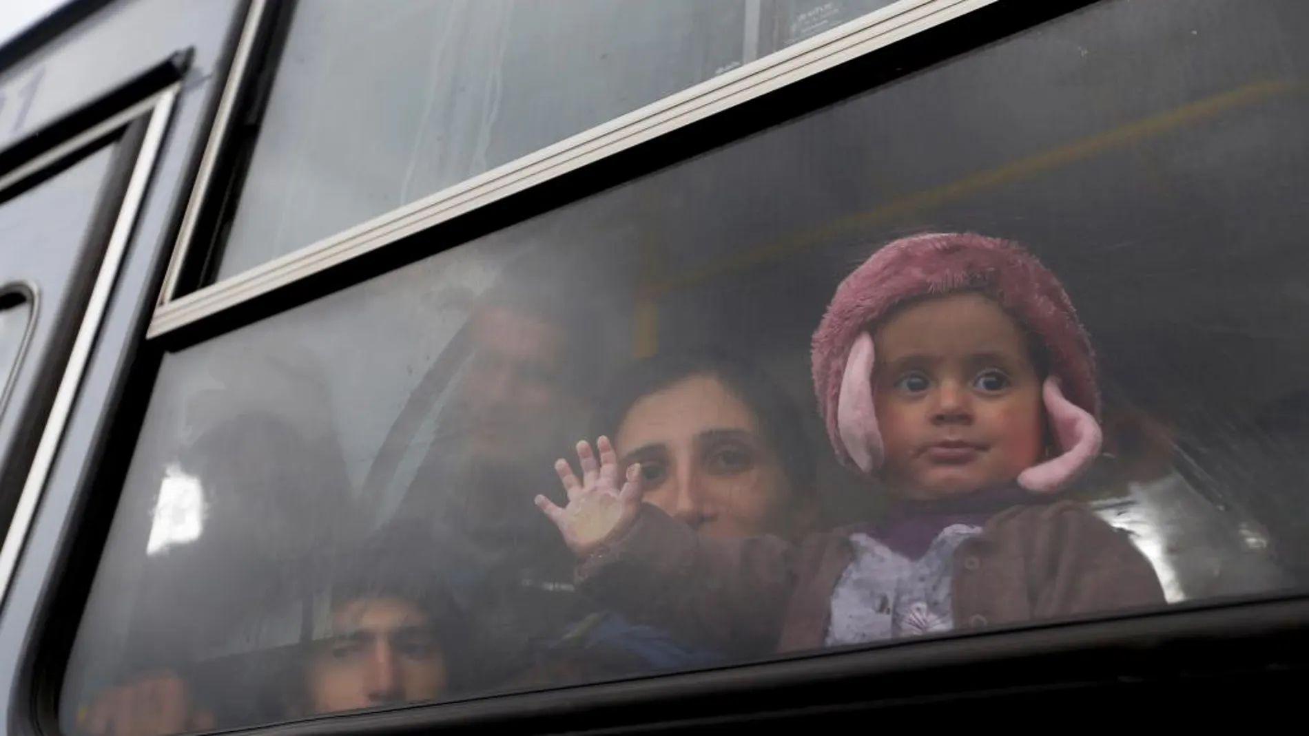 Familias sirias en un autobús con destino a Alemania