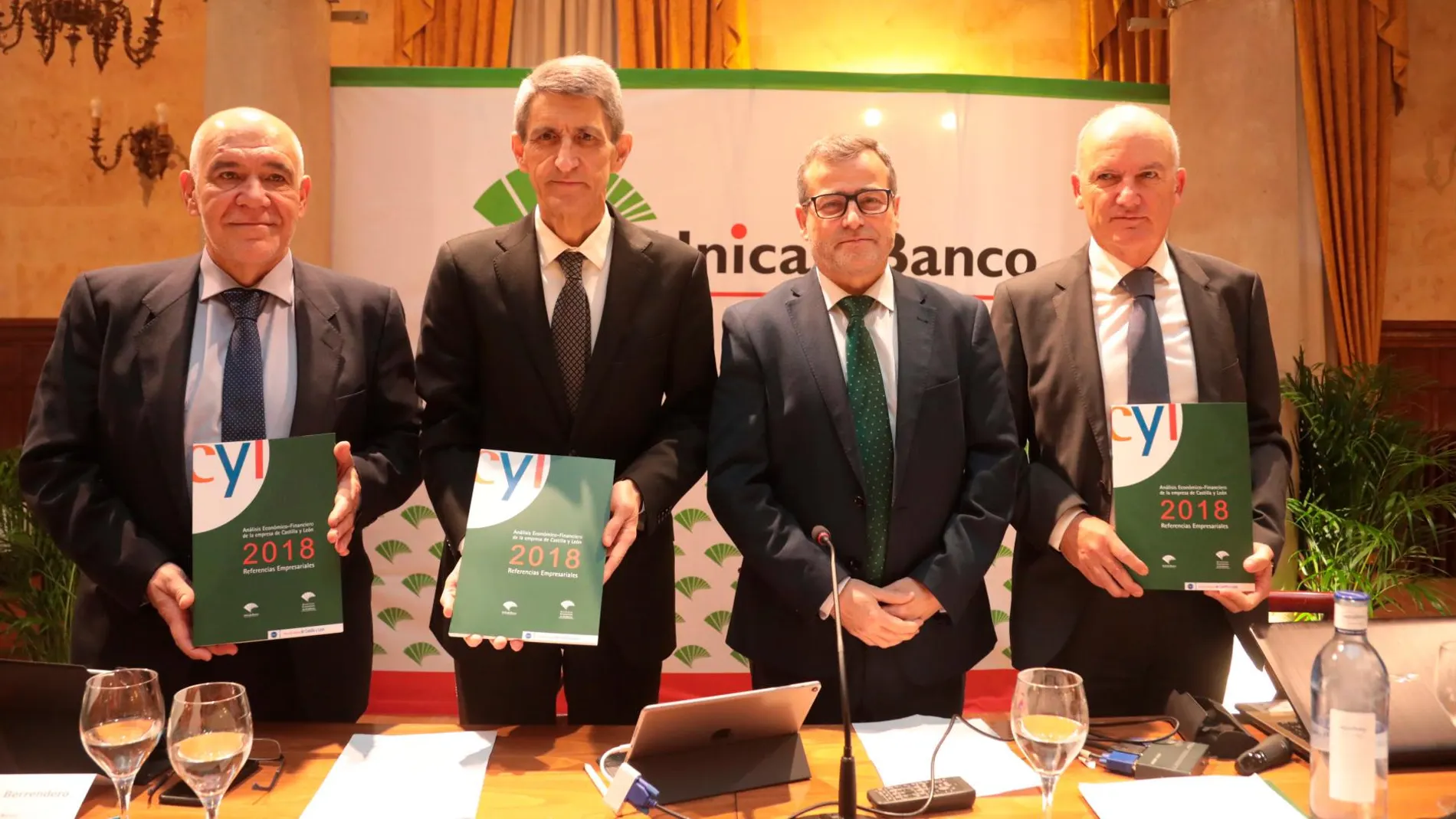 Unicaja Banco presenta el informe «La empresa de Castilla y León 2018. Análisis económico-financiero». En la imagen José Luis Berrendero, Jose Manuel Domínguez, José María De la Vega y José Antonio Muñoz