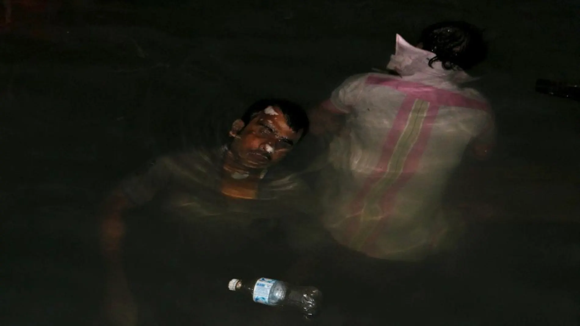 Los guardias libios han rescatado de la bodega del barco al menos 70 cadáveres