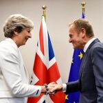 Theresa May y Donald Tusk durante una reunión en Bruselas
