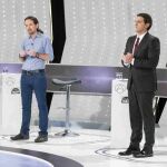 Pablo Iglesias y Albert Rivera durante el debate televisivo celebrado en los estudios de Antena 3 en Madrid.