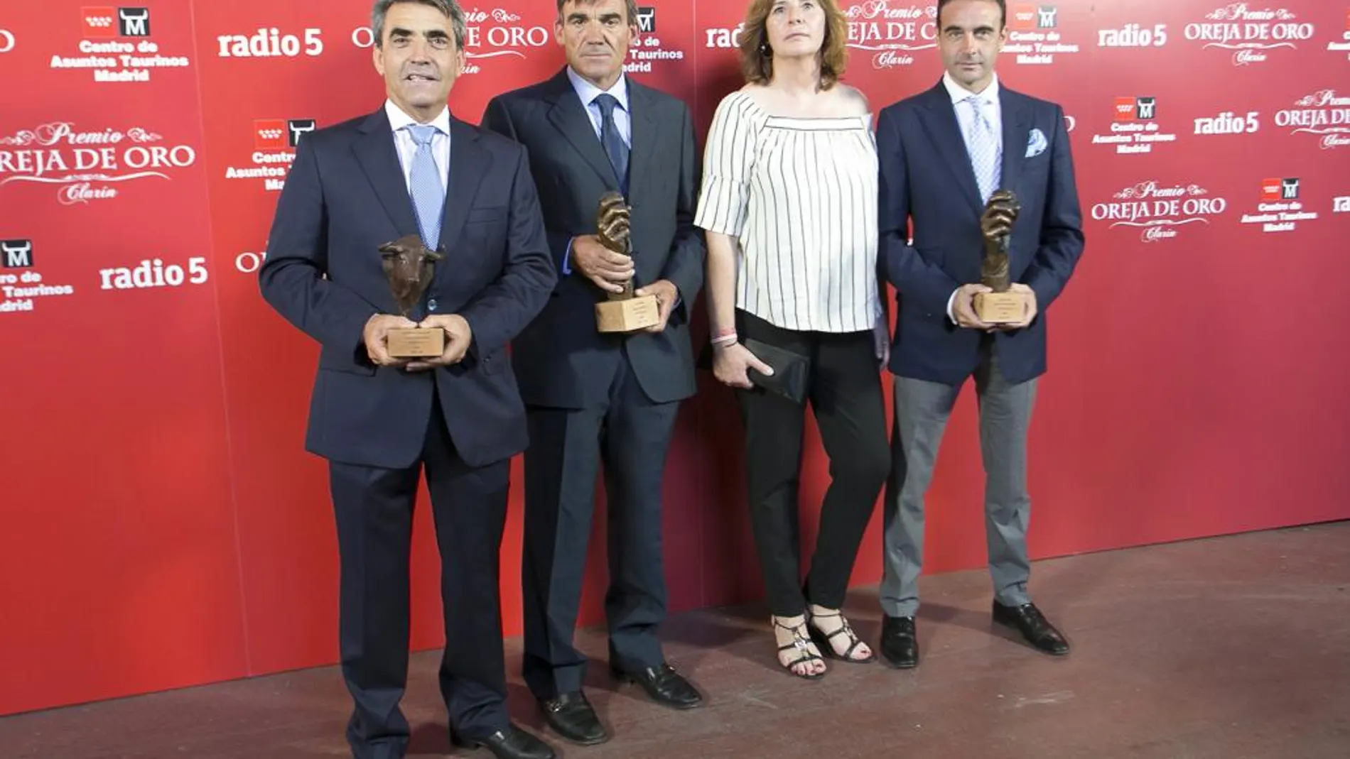 Victorino Martín, Joaquín Barrio, Esther Hernanz y Enrique Ponce en el acto de entrega de los premios