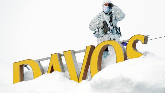 Davos es una pequeña ciudad alpina Suiza donde todos los inviernos se reúnen los grandes líderes políticos y económicos del mundo