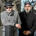 Antonio Arias (izda.), de Lagartija Nick, y Fernando Alfaro, de Surfin' Bichos, dos iconos del «indie» español / Foto: Gonzalo Pérez