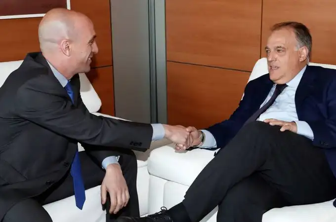 El Chiringuito de Pedrerol: Guerra de egos en abierto El Chiringuito de Pedrerol: Guerra de egos en abierto
