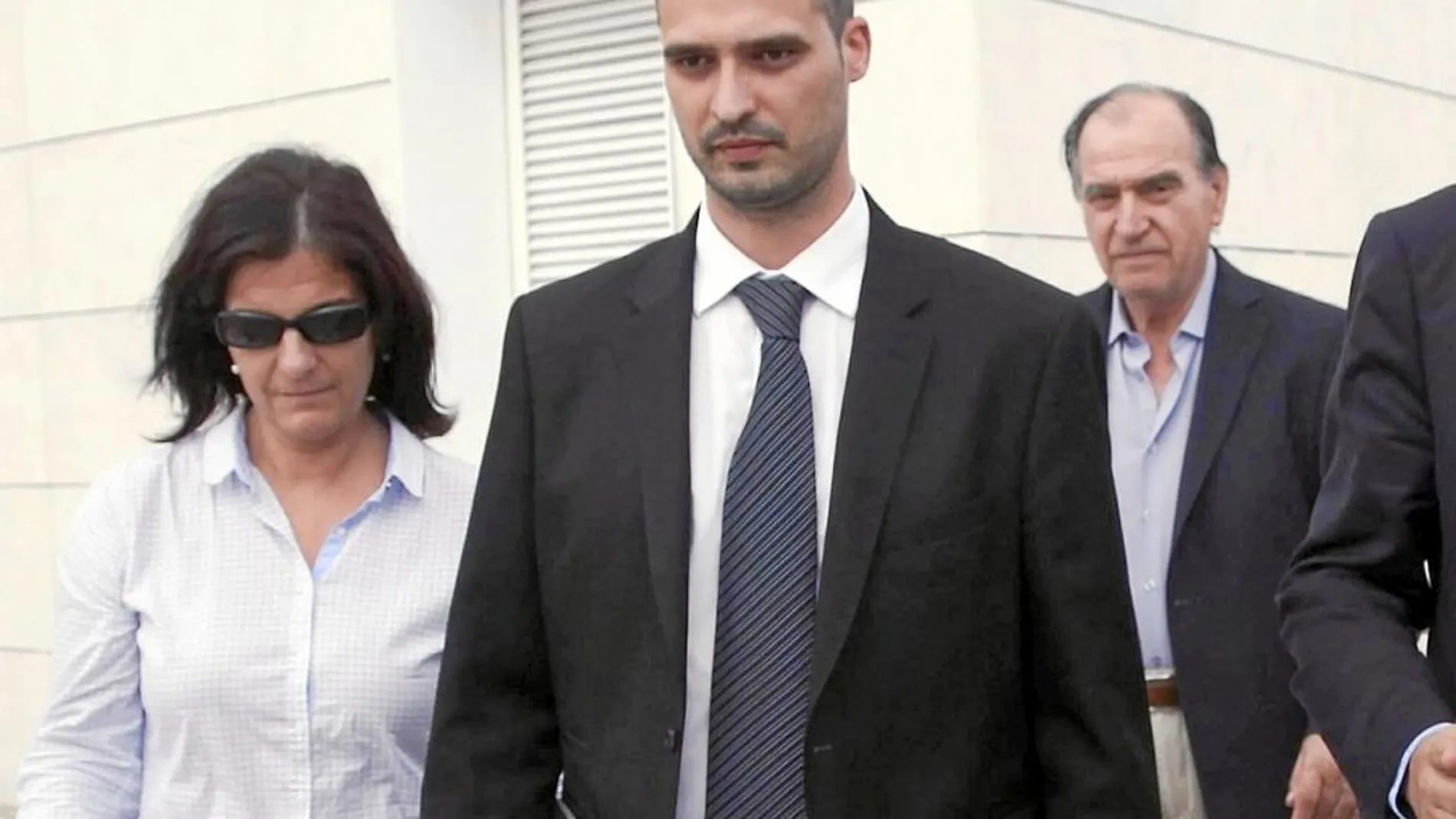 Miembros de la familia Sumarroca, vinculados a Teyco, saliendo de los juzgados el año pasado