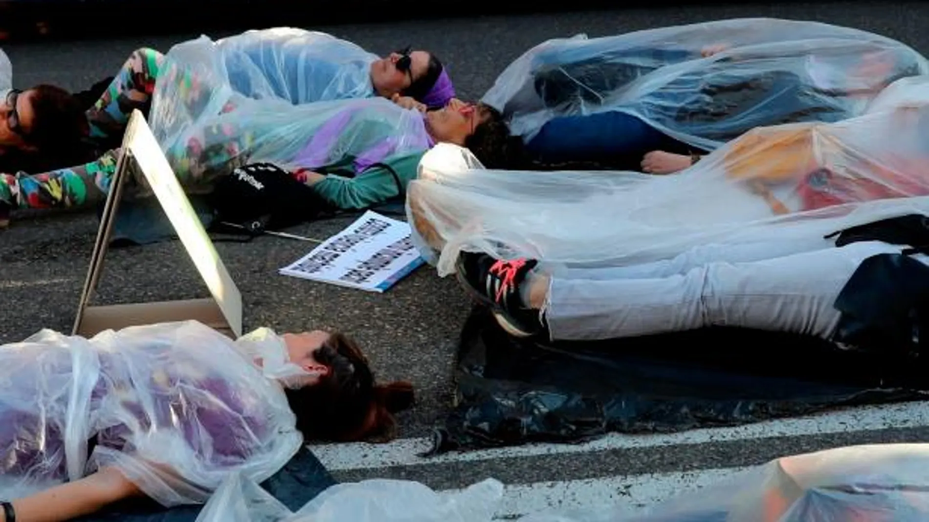 Protesta por los recortes del Gobierno central en materia de lucha contra la violencia de género / Foto: Luis Díaz