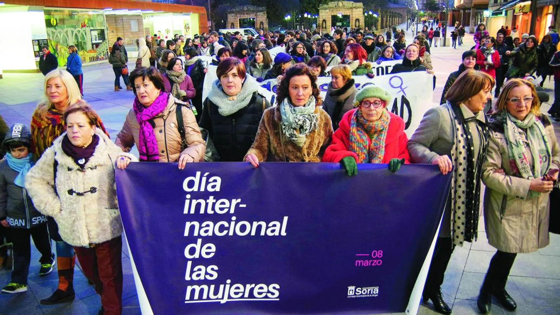 Manifestación por las calles de Soria durante las celebraciones reivindicativas con motivo del Día Internacional de la Mujer