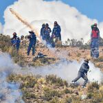 Los choques de un grupo de mineros con la Policía en una protesta contra Evo Morales