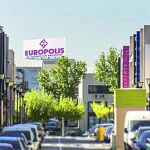 Sobre estas líneas, la Ciudad Comercial Europolis, en Las Rozas (Madrid)