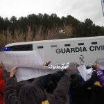 Independentistas muestran su apoyo a los presos durante su traslado a Madrid el pasado día 1