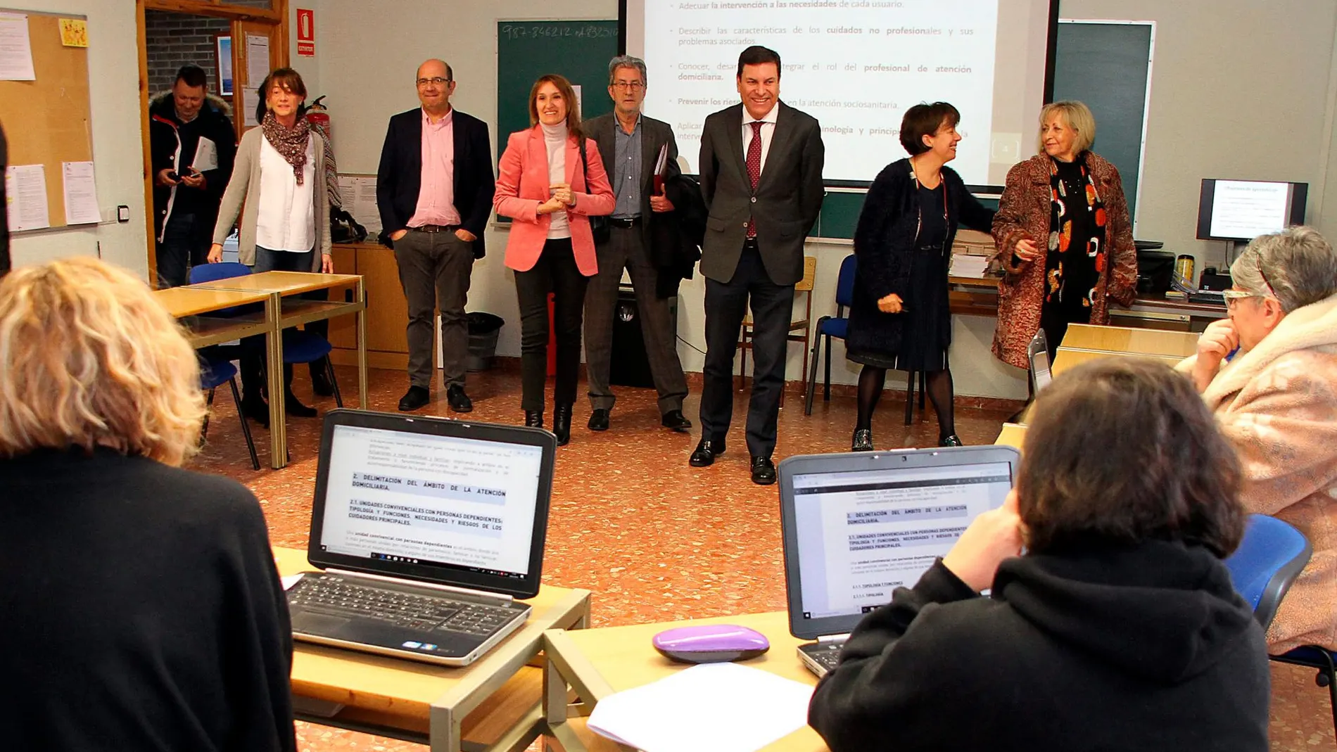 El consejero de Empleo, Carlos Fernández Carriedo, visita el Centro de Formación Ocupacional de San Andrés del Rabanedo (León)