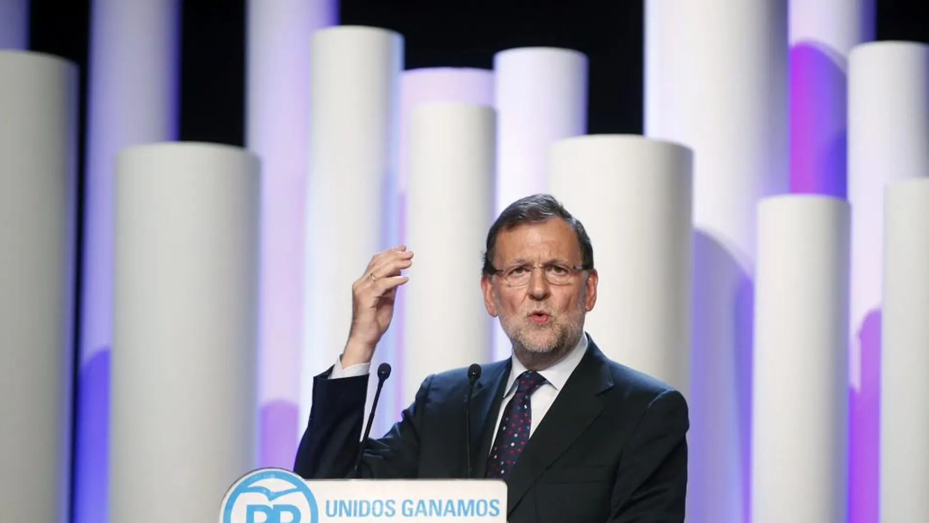 El presidente del Gobierno, Mariano Rajoy, interviene durante el acto de cierre de campaña de las elecciones del 27S