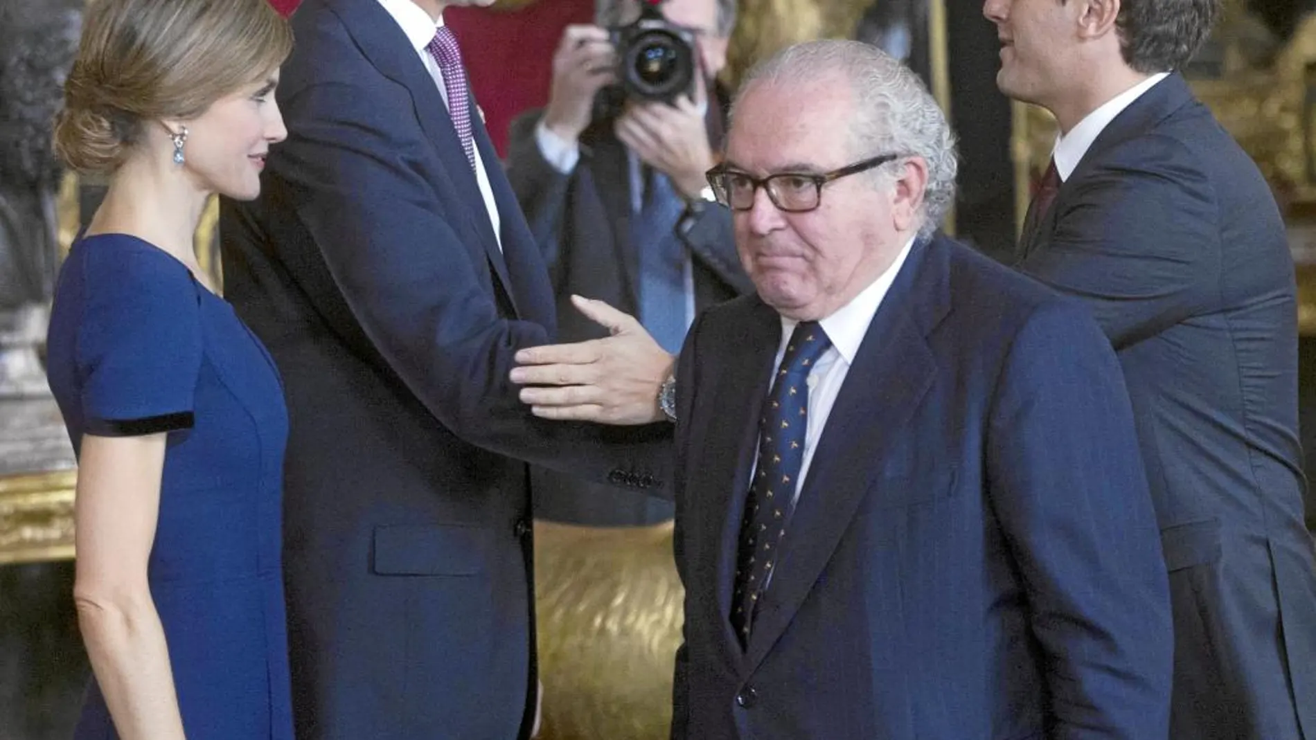 Los Reyes saludan a Albert Rivera el pasado 12 de octubre durante la recepción en el Palacio Real