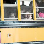Imágen de archivo de los estudiantes tras el tiroteo en la Escuela de Primaria de Townville, en Carolina del Sur