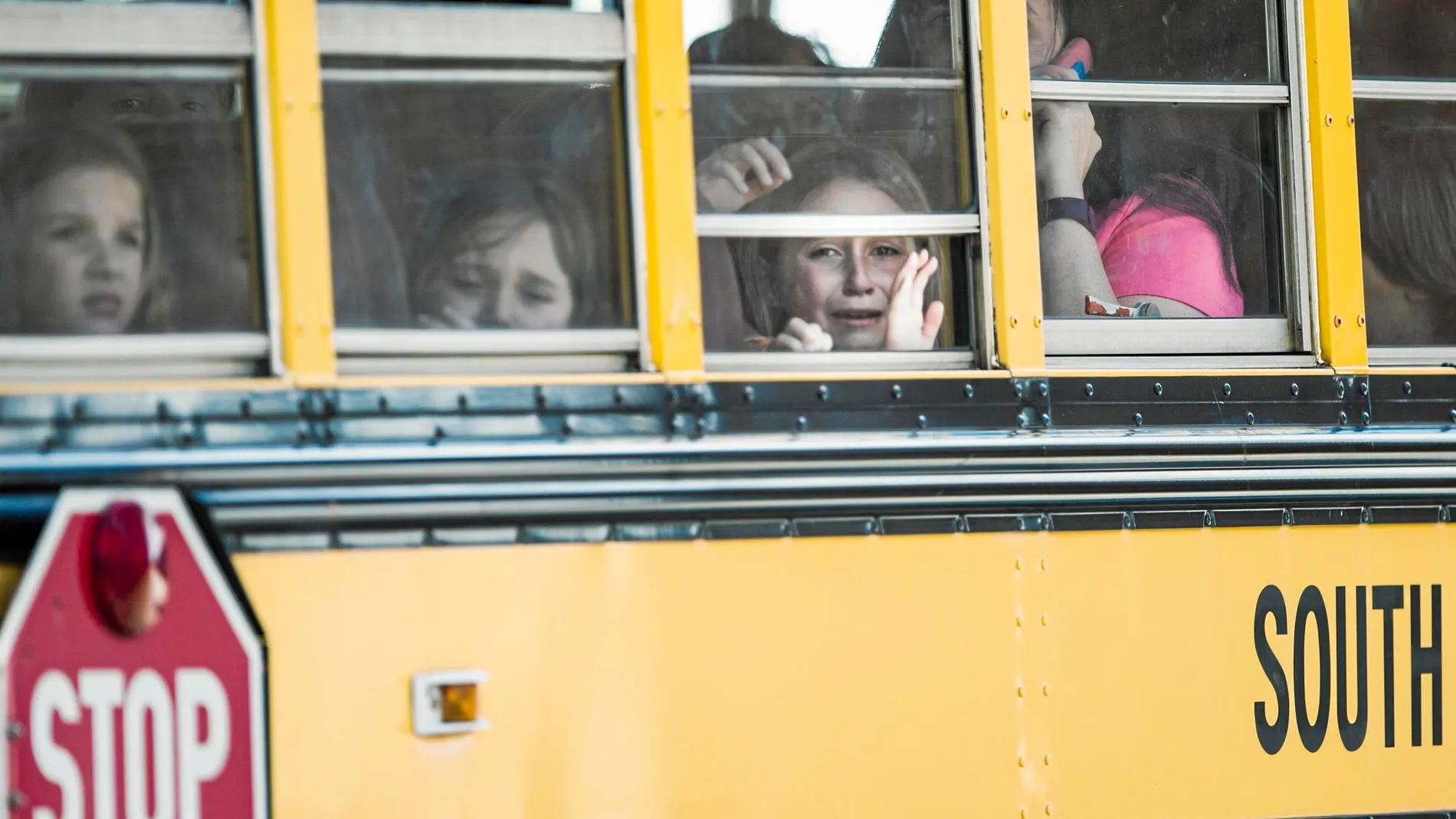Imágen de archivo de los estudiantes tras el tiroteo en la Escuela de Primaria de Townville, en Carolina del Sur