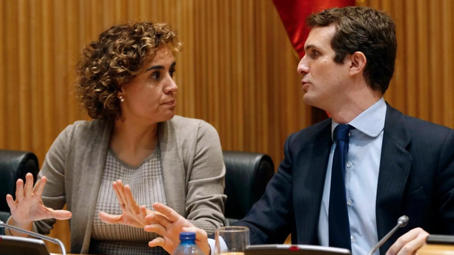 Pablo Casado y Dolors Montserrat, durante la reunión del Grupo Parlamentario Popular, en el Congreso de los Diputados/Foto: EFE/Javier Lizón