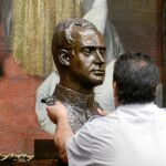 La CUP pretende culminar el regicidio simbólico de Colau que empezó con la retirada del busto de Juan Carlos I