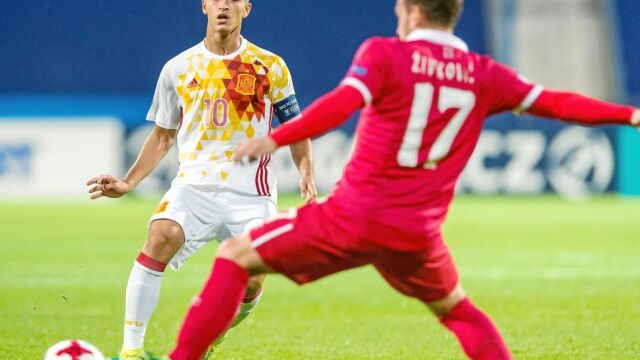 Denis fue el encargado de mantener la esencia del juego de España en un equipo lleno de suplentes