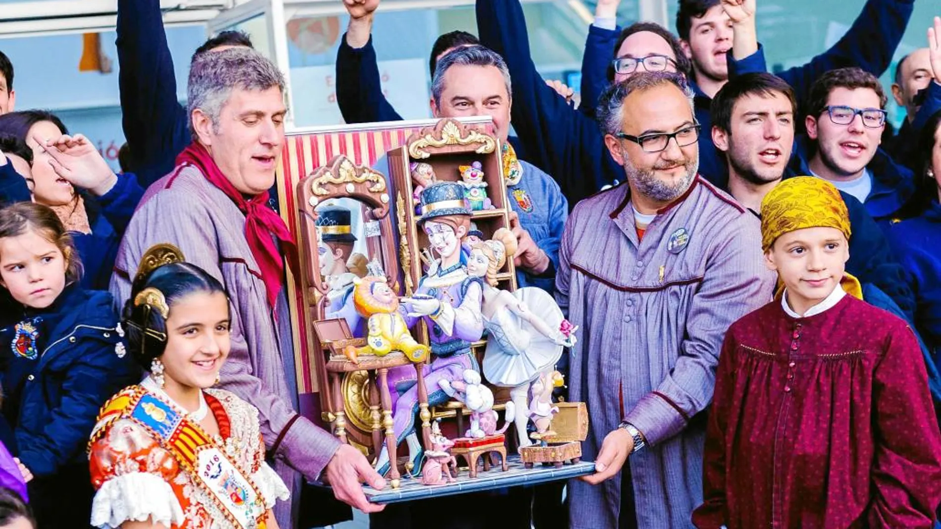 El ninot infantil indultado fue el de la falla Sueca-Literato Azorín, que por tercera vez recibe este reconocimiento