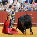 El Fandi con el quinto toro de la tarde, ayer, en la Maestranza de Sevilla