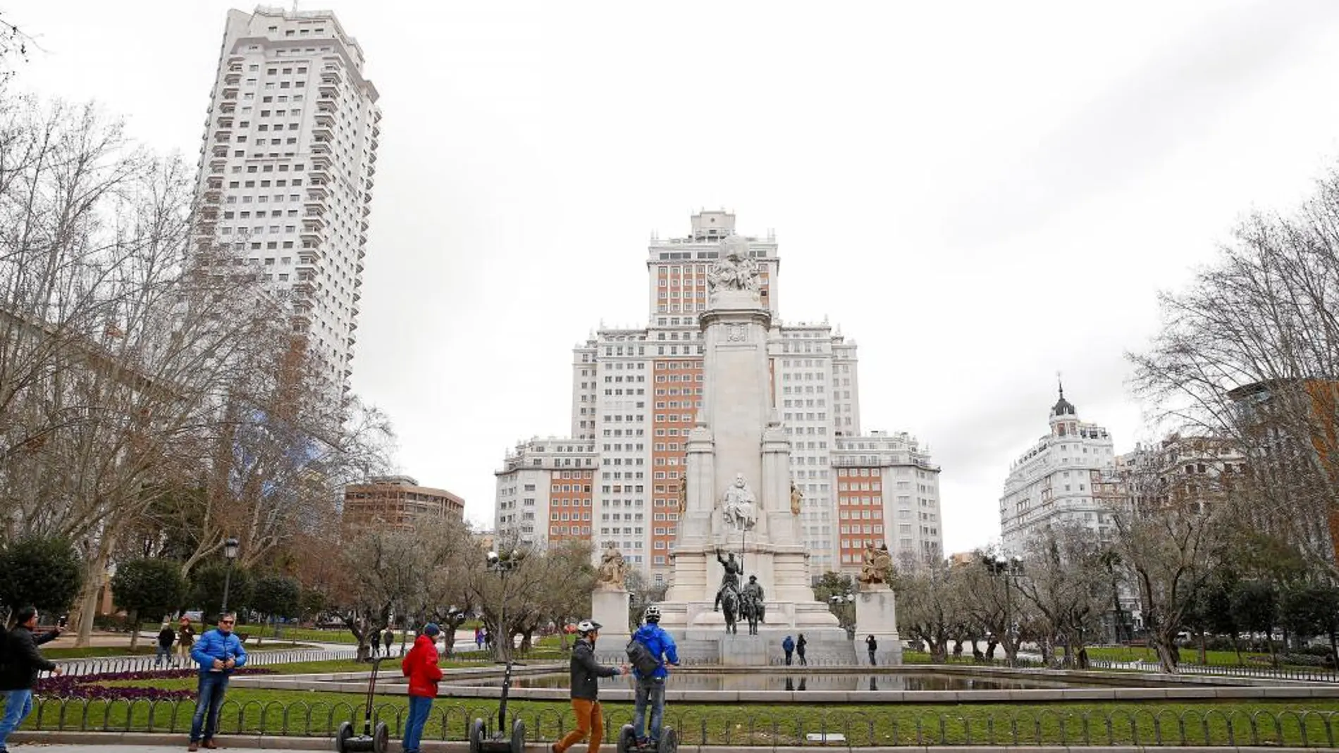Las bases para abrir el concurso de ideas para remodelar la Plaza de España partirán del cuestionario a los ciudadanos