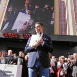 Pedro Sánchez, ayer, en el mitin que ofreció en la madrileña Plaza de Callao
