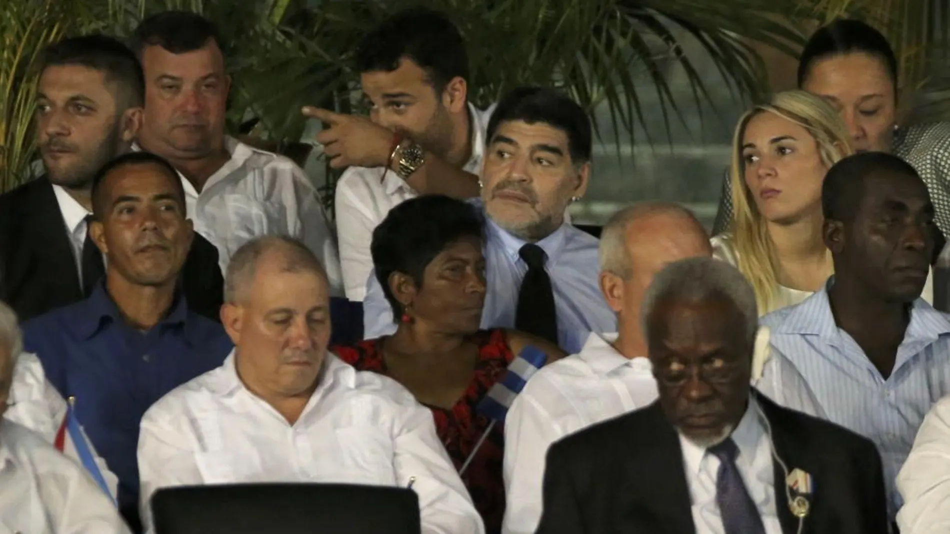 Diego Maradona entre los asistentes al último acto de despedida de Fidel Castro