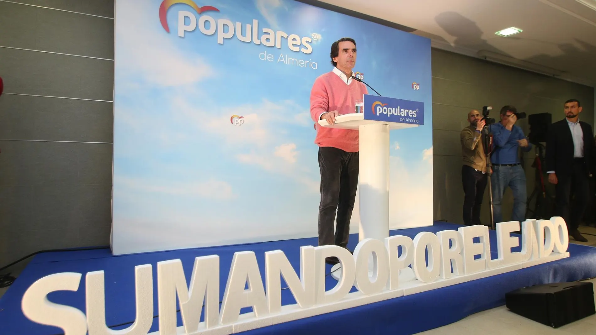 El ex presidente del Gobierno José María Aznar, en El Ejido (Almería) / Foto: EP